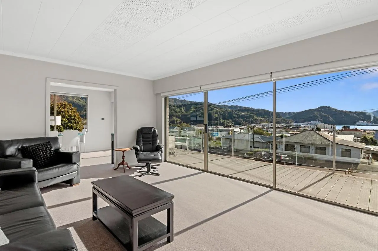 Seaside Sounds - Picton Upstairs Unit Villa